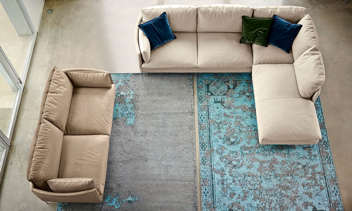 Maya, Sofa with a contemporary design
