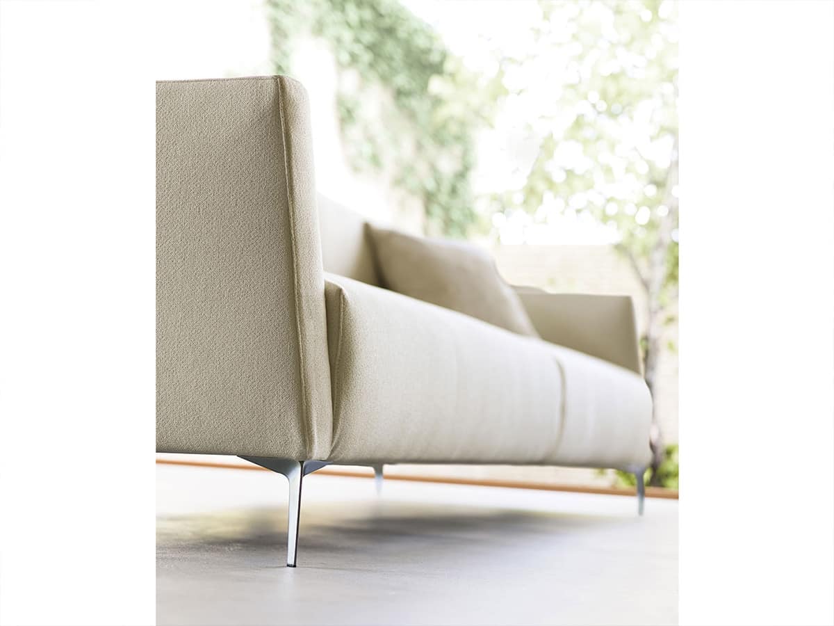 Volo, Upholstered sofa with thin legs, contemporary style