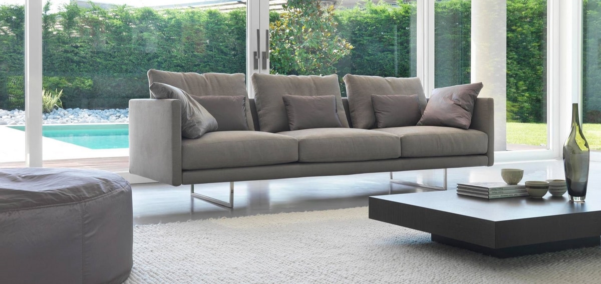 Zelig, Sofa with feet in polished steel