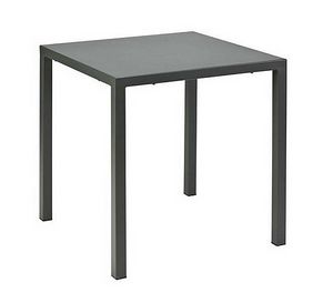 Quatris, Stackable square table for outdoor use