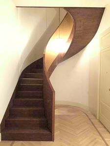Art. E03, Curved wooden staircase