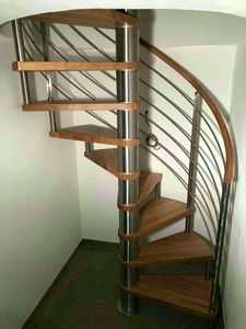 Art. H03, Spiral staircase with brushed oak steps