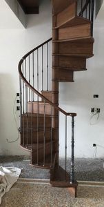 Art. H06, Spiral staircase with wrought iron parapet