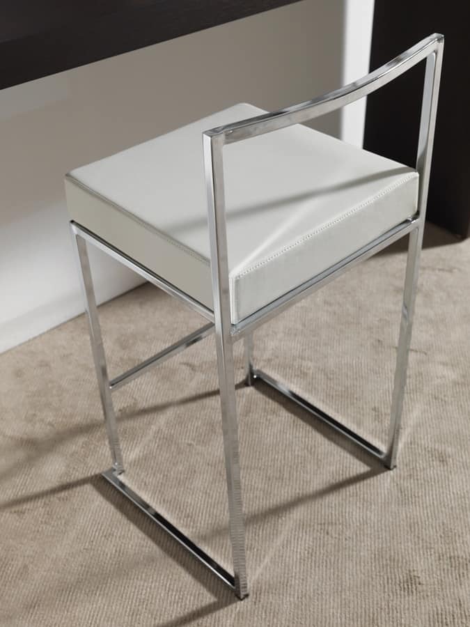 Art. 557 Prisma, Stacking stool, with seat in imitation leather