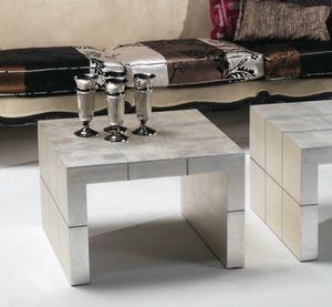 Art. 20609, Coffee table with geometric design