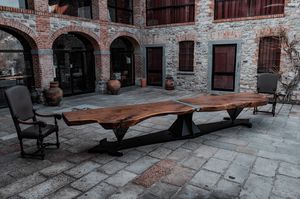 Hercules, Table with impressive walnut wood top