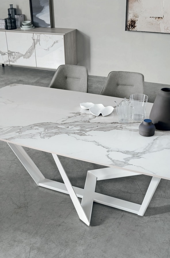 PRIAMO 230 TP162, Table with elegant and clean lines
