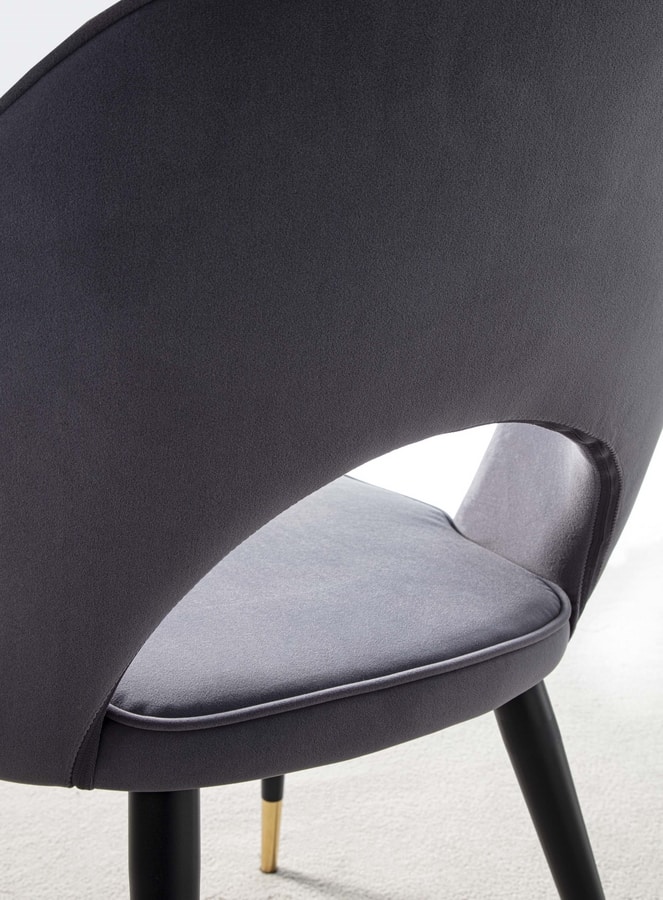Art. 208 Opera, Very comfortable padded chair