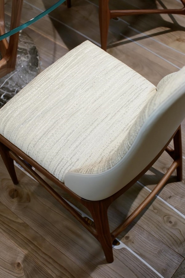 ELARA Chair, Chair with a refined design