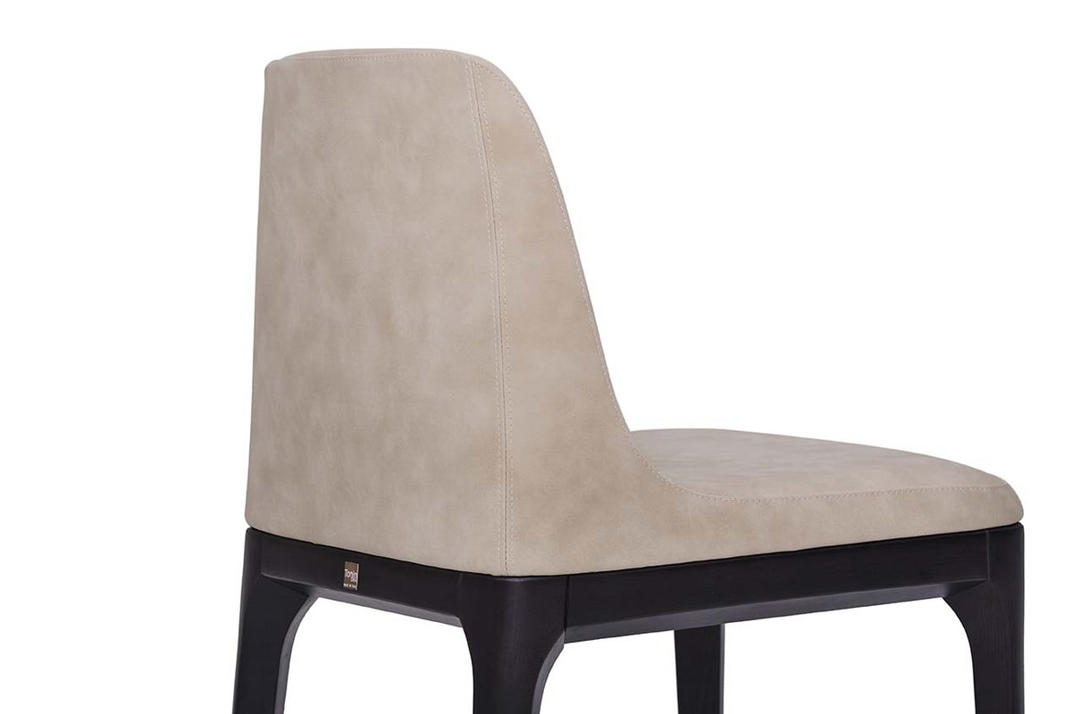 GILDA, Chair with wooden base and cold foam structure