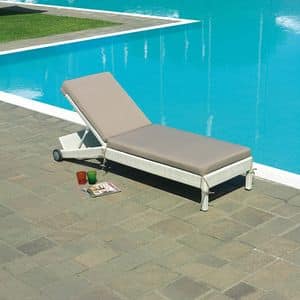 CLW49, Sunbed in aluminum, covered with wicker, with wheels