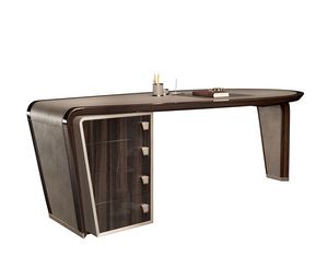Il Cedro, Desk with leather top