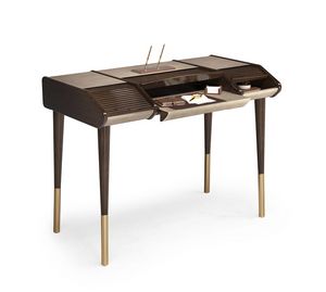 Il Leccio, Writing desk with leather details