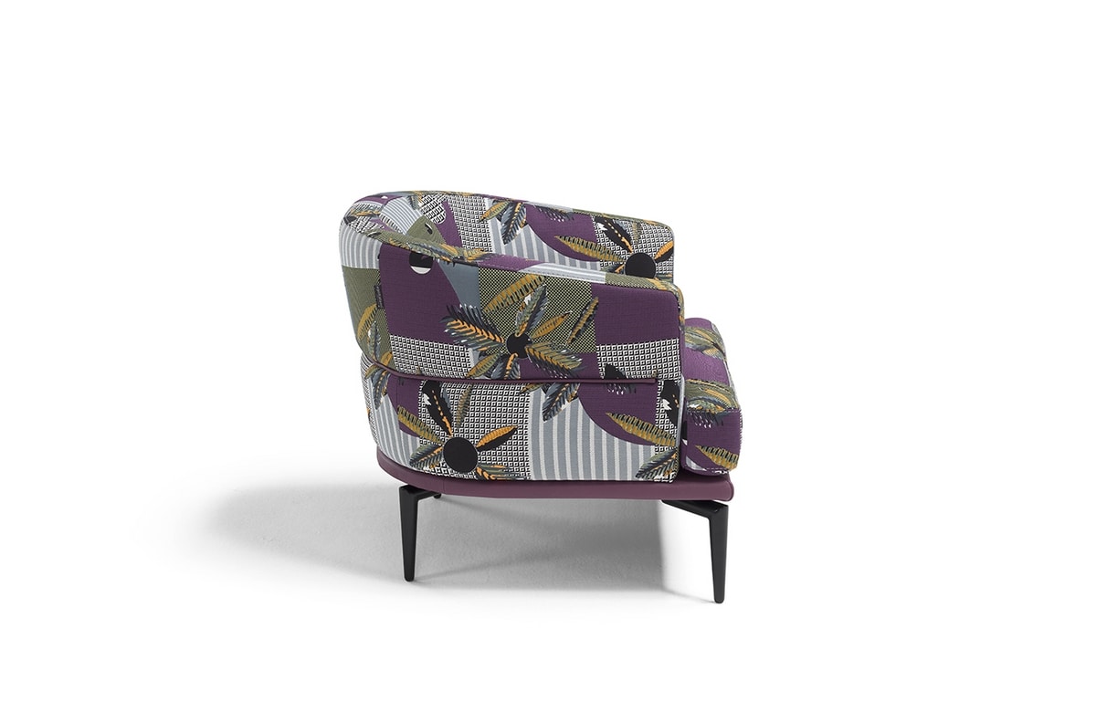 Bonnie, Armchair with enveloping backrest