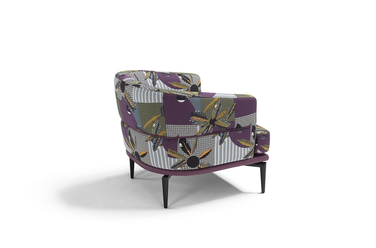 Bonnie, Armchair with enveloping backrest