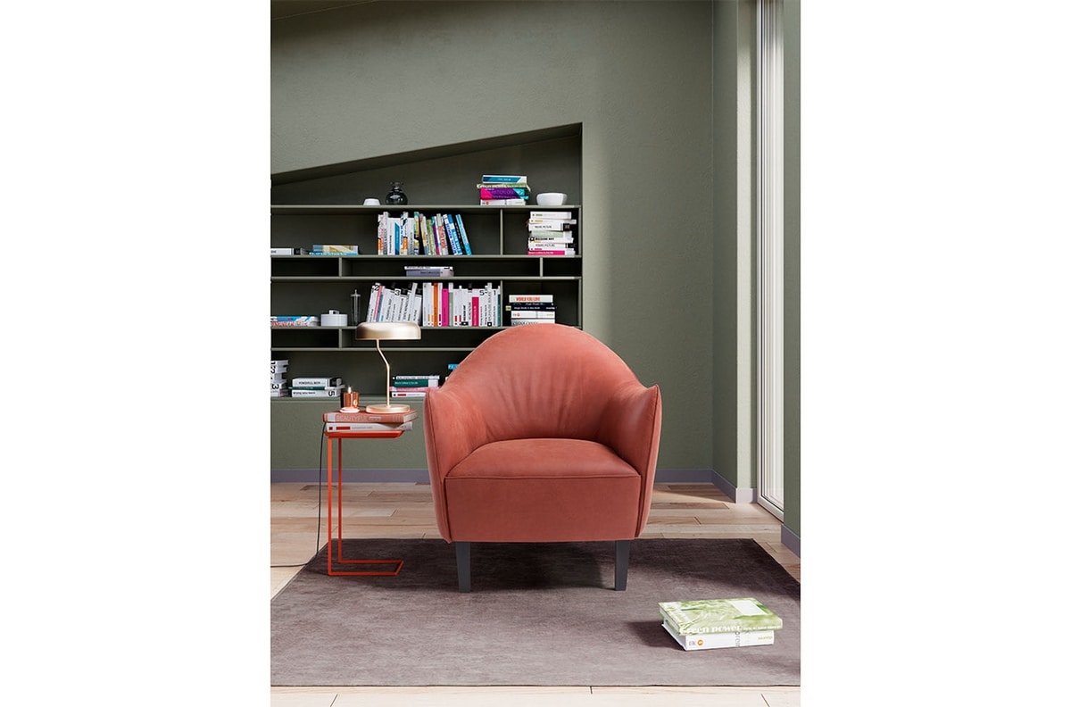 Musetta, Armchair with welcoming ergonomics