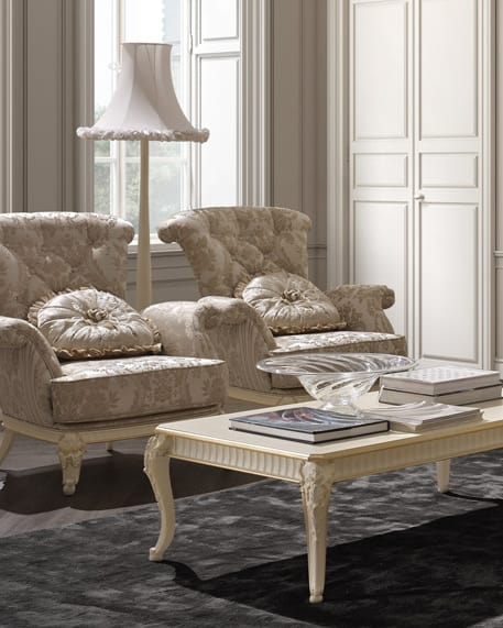 Florentia armchair, Classic armchair with decorative carvings