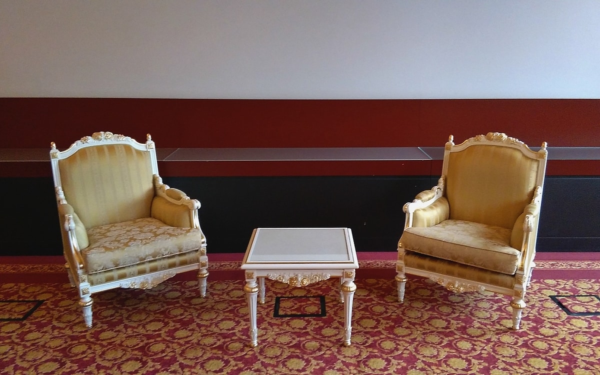 Impero, Armchairs decorated by Italian craftsmen