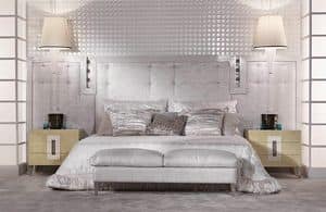 13C01, Bed with upholstered headboard in leather, with a lacquered frame