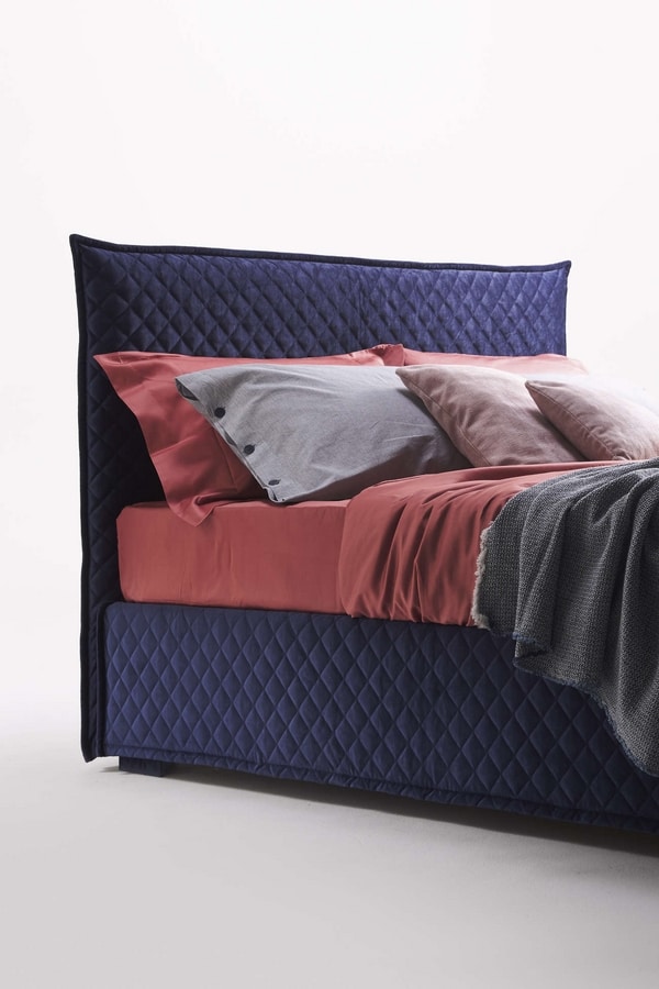 Bahamas, Quilted bed with a contemporary design