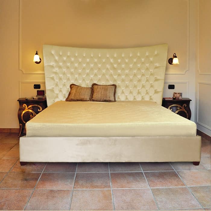Gilda, Customizable classical bed, with tufted headboard