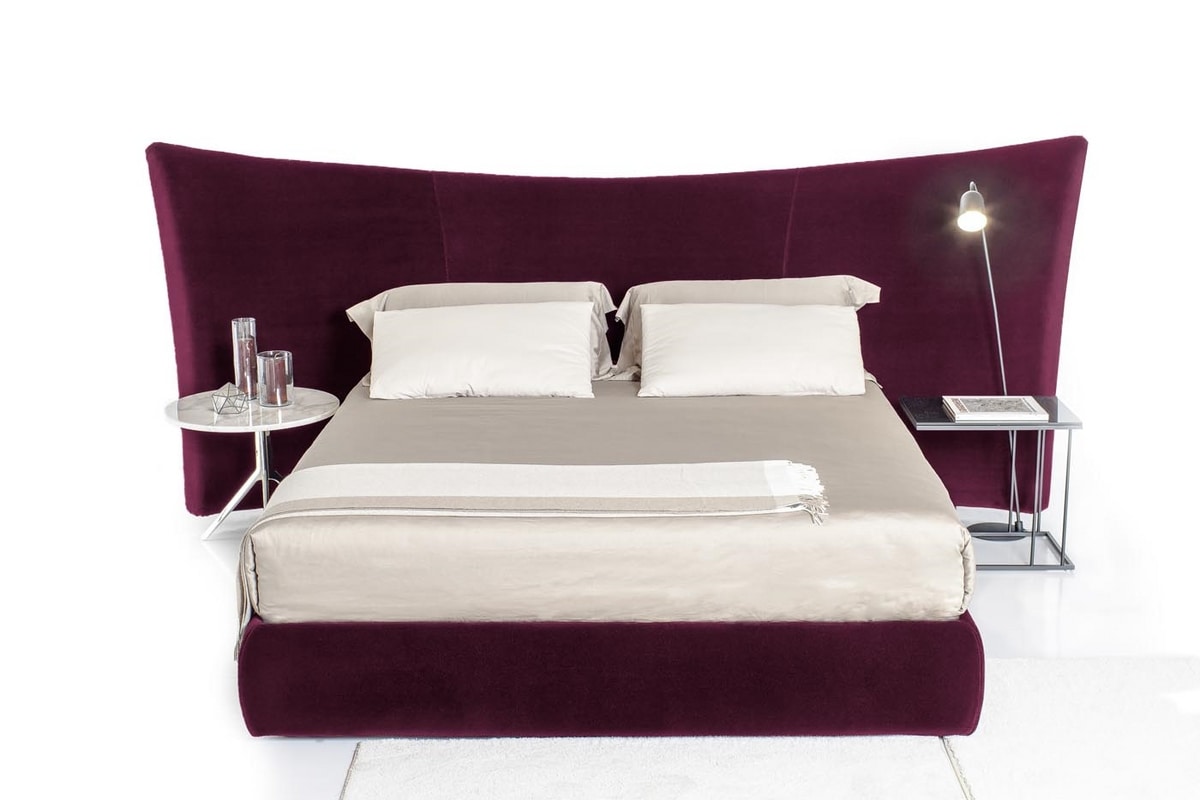 Janis, Imposing and luxurious upholstered bed