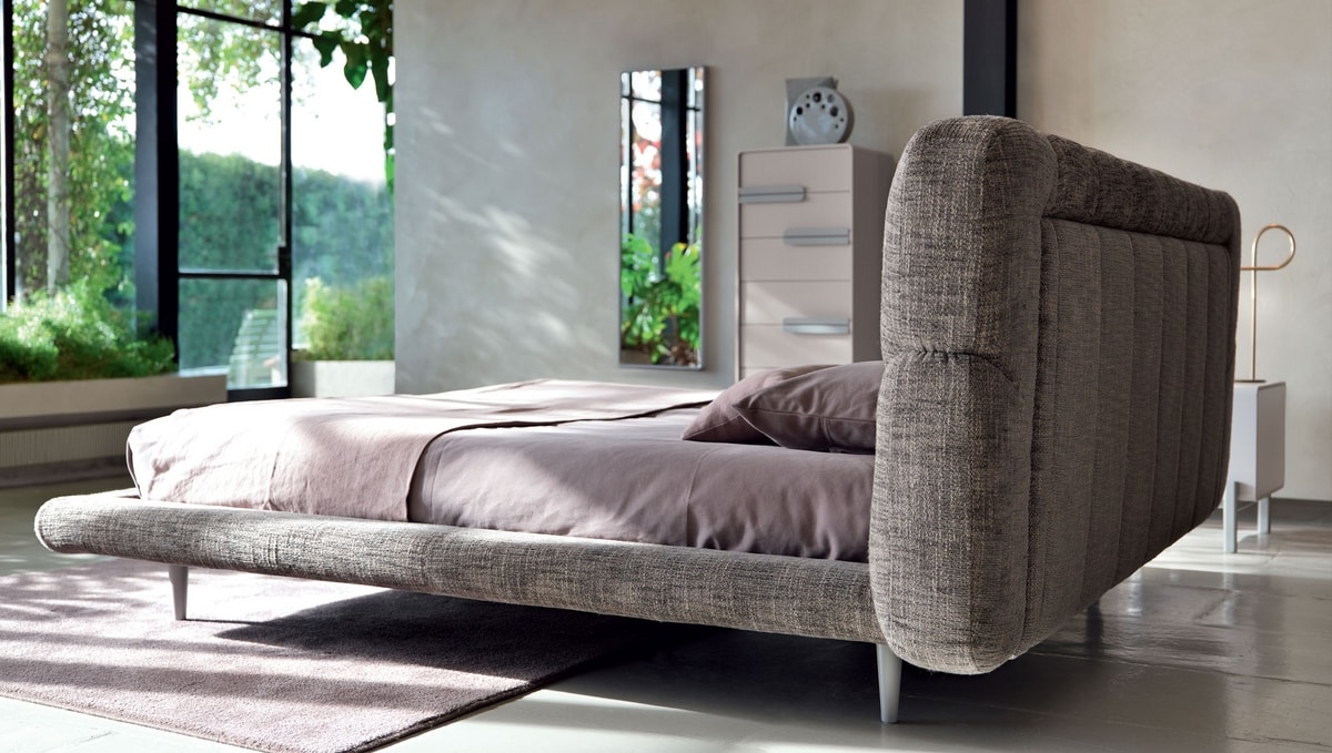 Minou Art. 967, Upholstered bed with wooden structure, turned wooden feet
