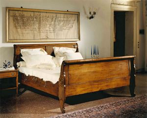 Domme VS.1330.A, Large carved Louis Philippe bed