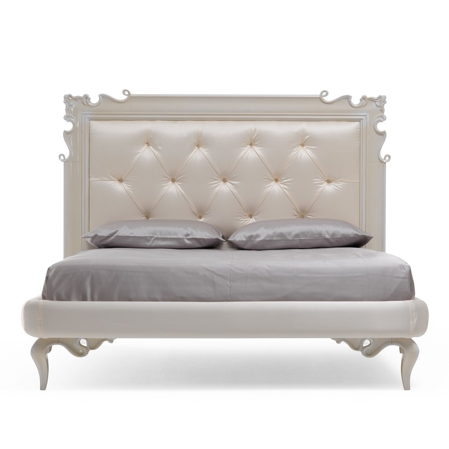 Juliette Art. 953, Bed with carved headboard