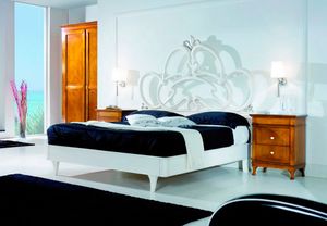 Sofia, Bed in white lacquered wood