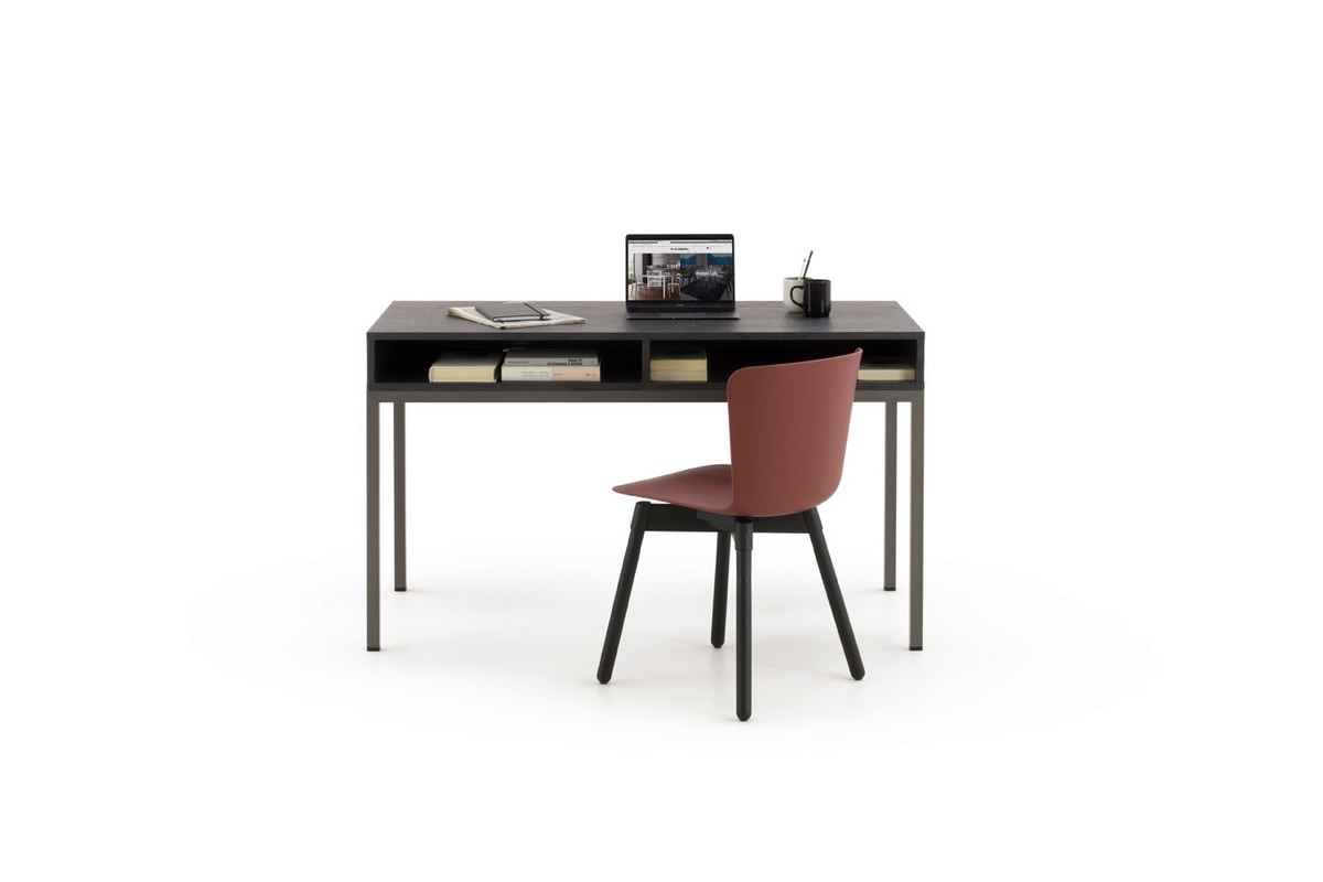 a112 socrate, Desk with a modern design