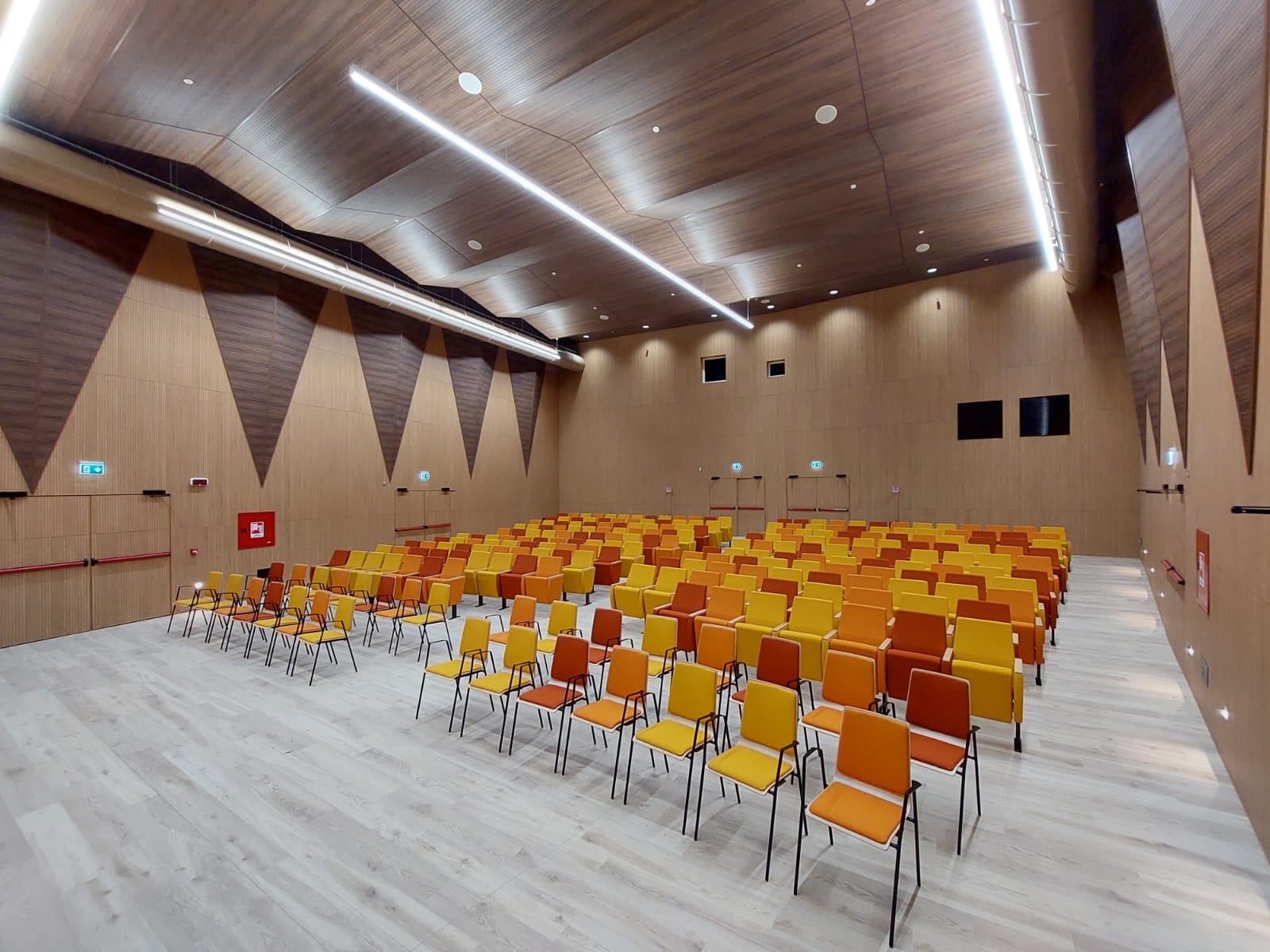 The ANTEA COM 1 armchair at the Pujati auditorium in Sacile