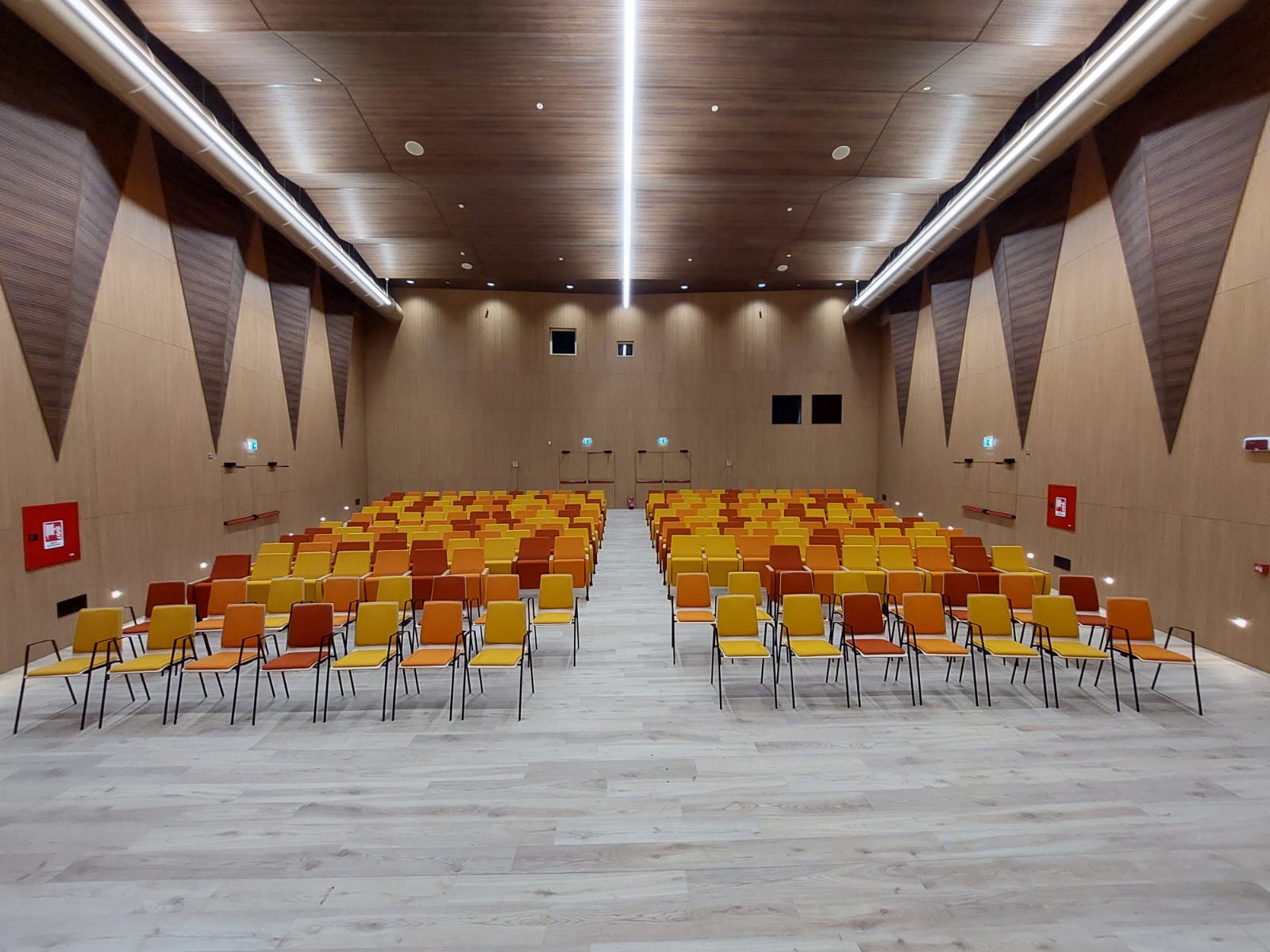 The ANTEA COM 1 armchair at the Pujati auditorium in Sacile