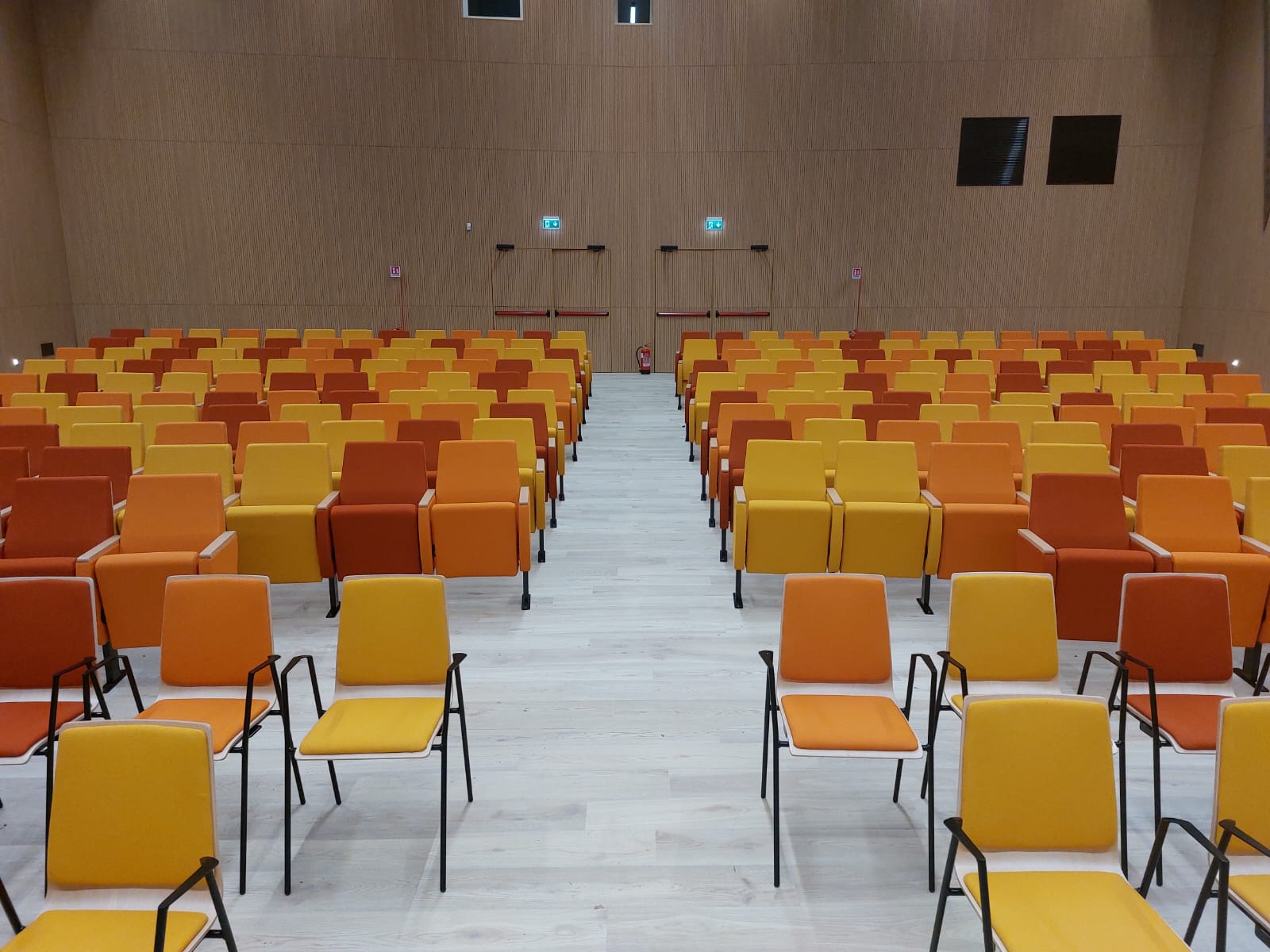 The ANTEA COM 1 armchair at the Pujati auditorium in Sacile