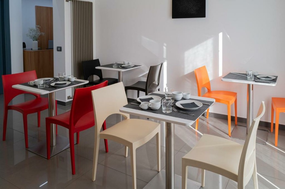 Furnishings for B&Bs in Pompeii, Italy