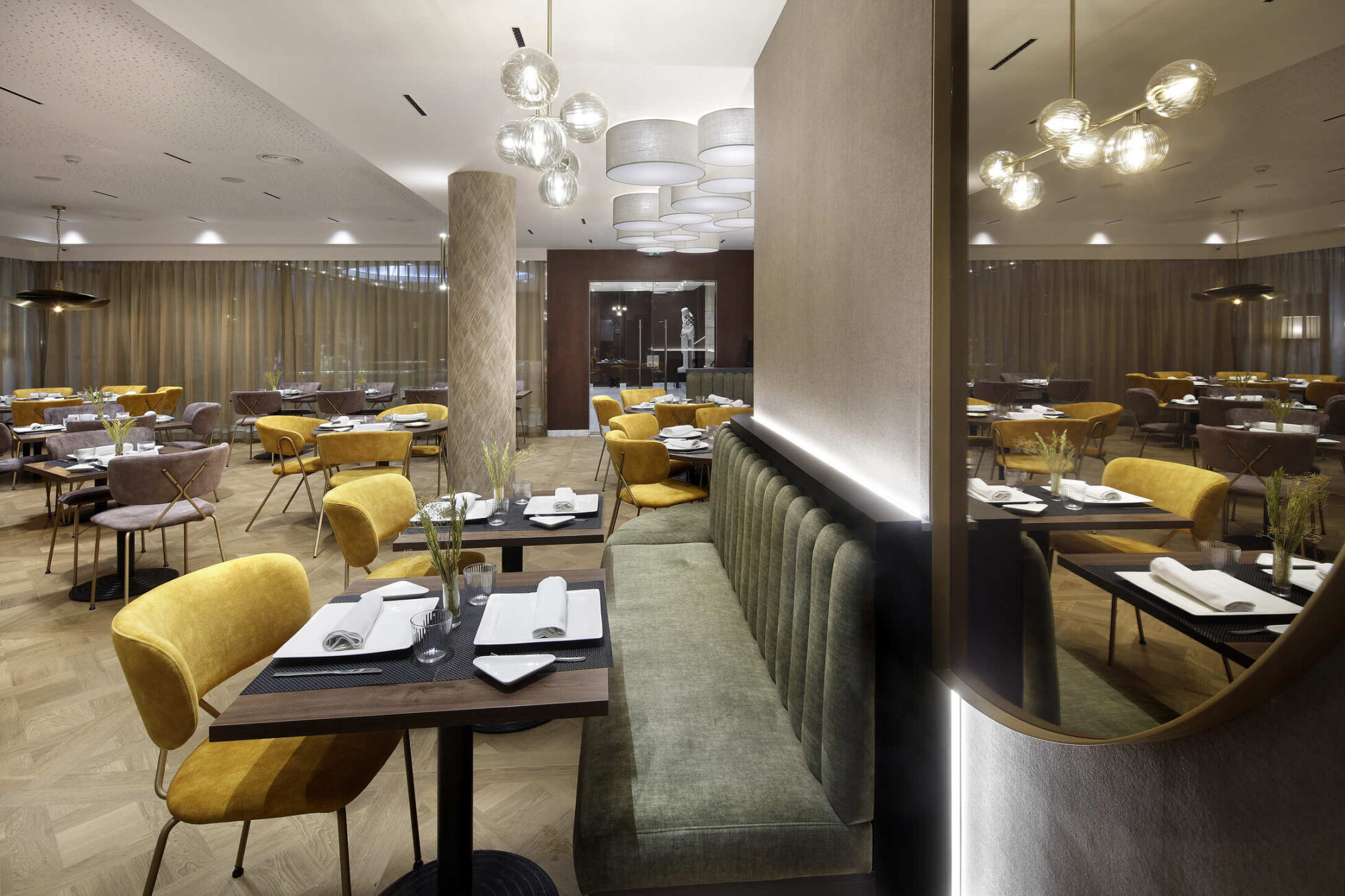 Caf� Lugano Hotel HCC ST Moritz - Barcelona, Spain