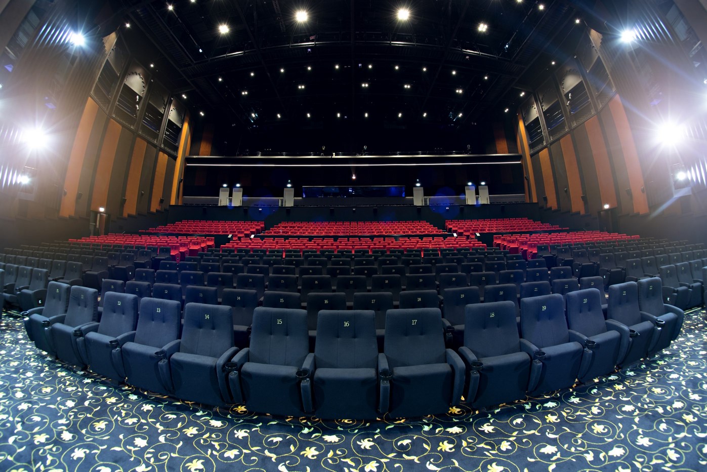 Rajmahal Theatre  Bollywood Park